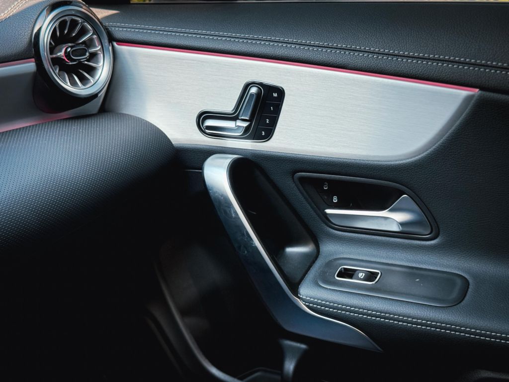 Mercedes-Benz CLA 250 2025 (14)