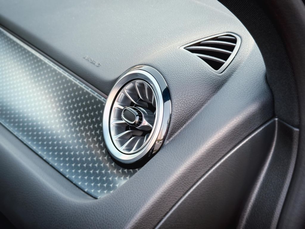 Mercedes Benz GLA 250 2025 (3)